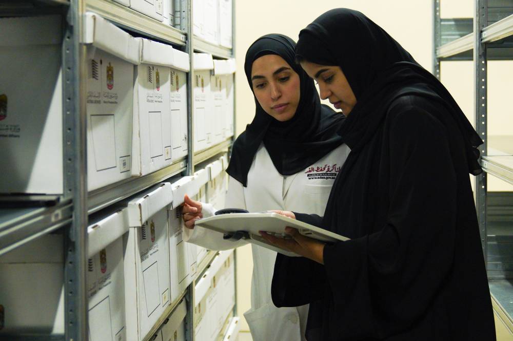 «الأرشيف الوطني» يختتم دورة في الحفظ والترميم