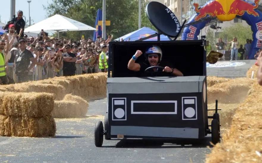 مشارك بالسباق