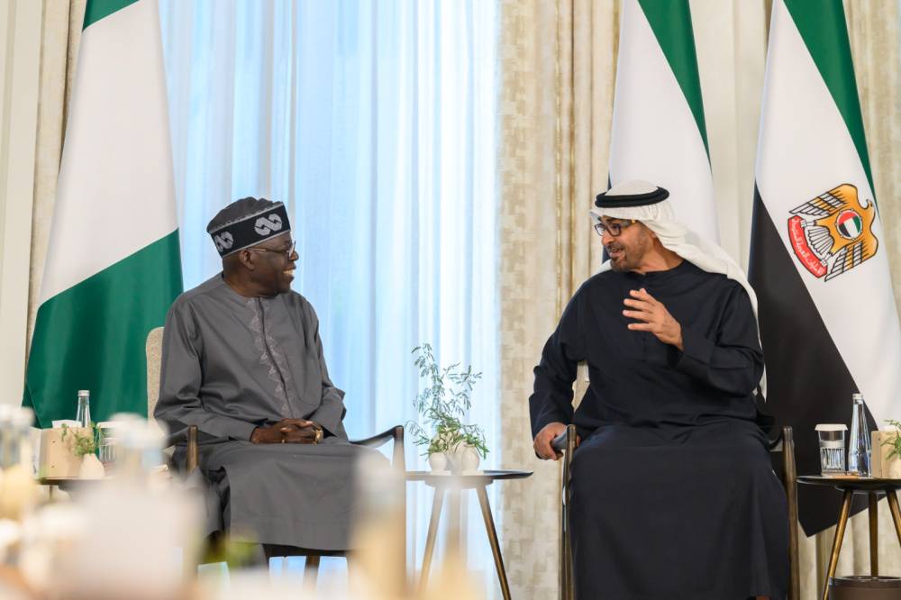 محمد بن زايد والرئيس النيجيري يبحثان تعزيز التعاون بين البلدين