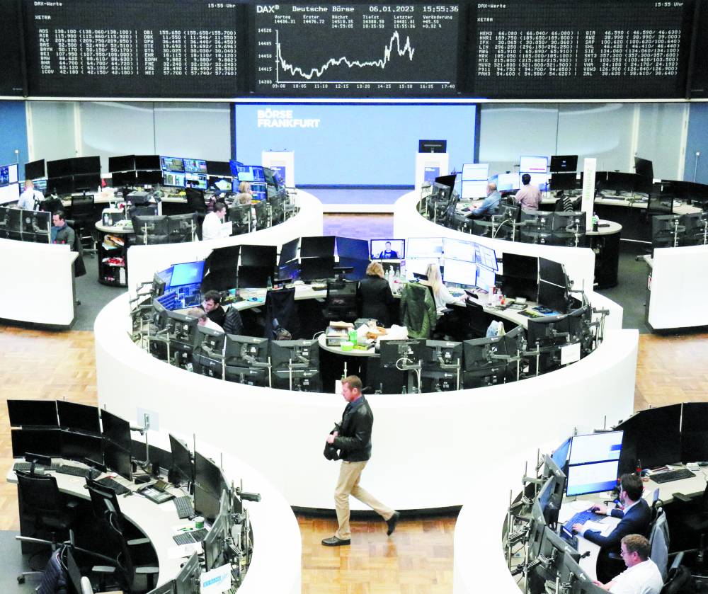 متداولون في بورصة فرانكفورت في ألمانيا (رويترز)