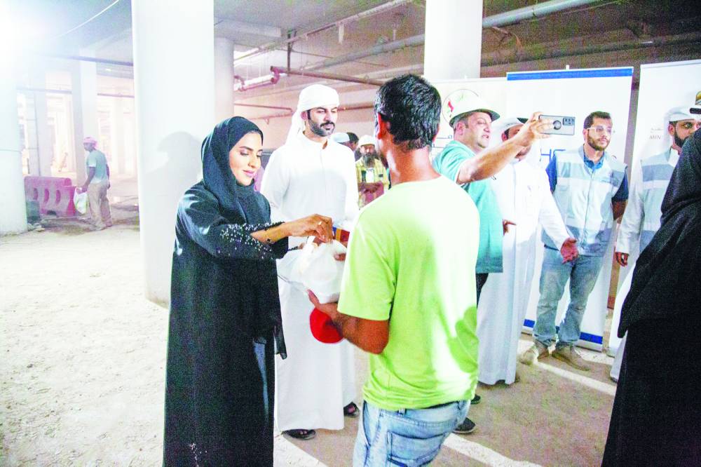 هيئة تطوير معايير العمل بالشارقة تشارك في مبادرة «لنسعدهم»