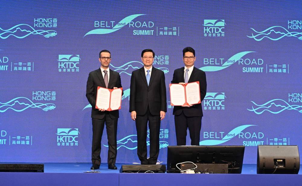 شراكة في الخدمات المالية بين دبي وهونغ كونغ لتفعيل الممرات الاقتصادية