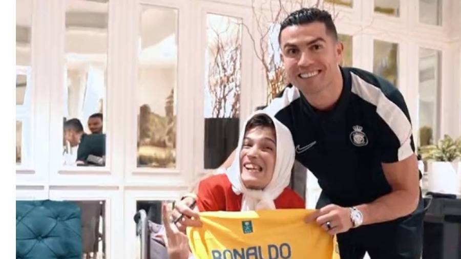 فيديو| رونالدو يحقق حلم رسامة إيرانية من ذوي الهمم