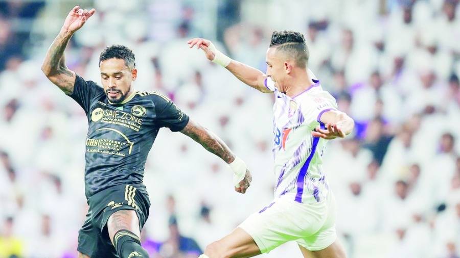 صراع بين كايو ورحيمي خلال لقاء سابق للشارقة والعين