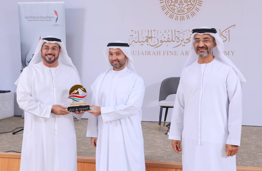  الشرقي يكرّم الشاعر كريم معتوق