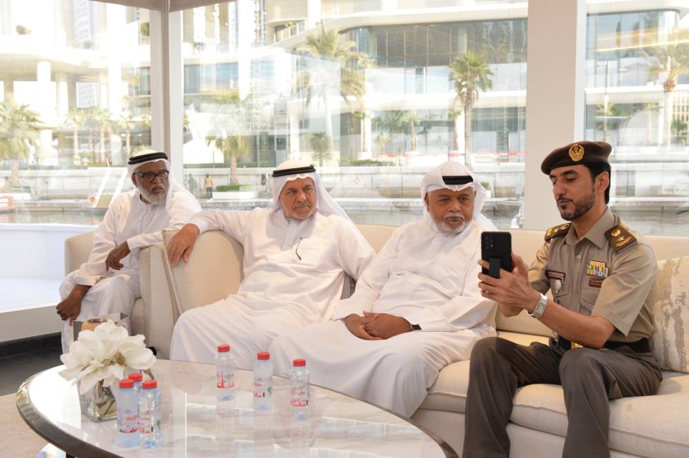 إقامة دبي تأخذ كبار المواطنين في رحلة بحرية ترفيهية احتفاء باليوم العالمي للمسنين