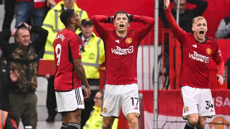 ابن سكولز يهاجم لاعبي مانشستر يونايتد