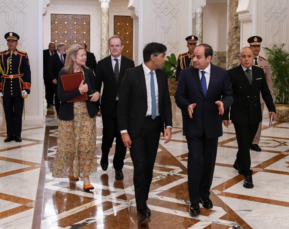  السيسي يستقبل رئيس الوزراء البريطاني (الخليج)