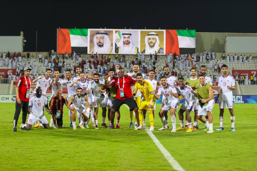 احتفالية لاعبي الشارقة بعد نهاية المباراة