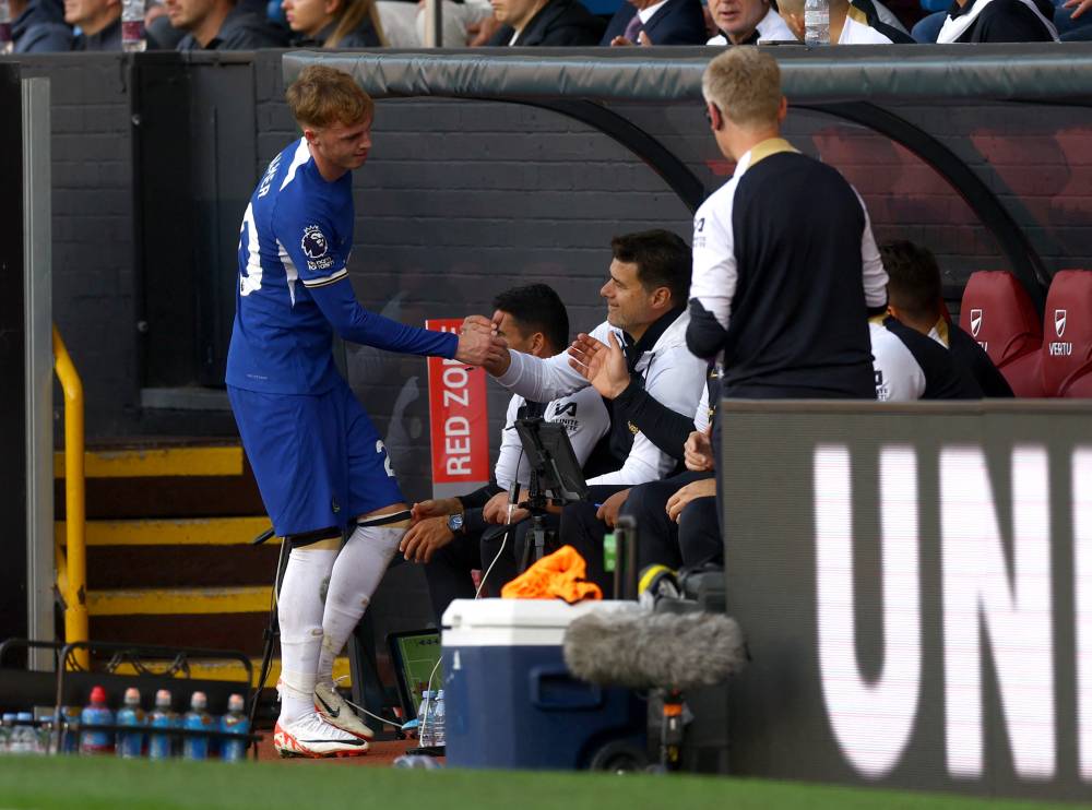 بالمر يصافح مدربه بوكتينيو