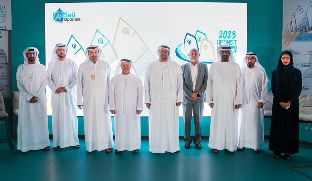  أحمد بن حمدان وسالم الرميثي والمسؤولون في المؤتمر الصحفي