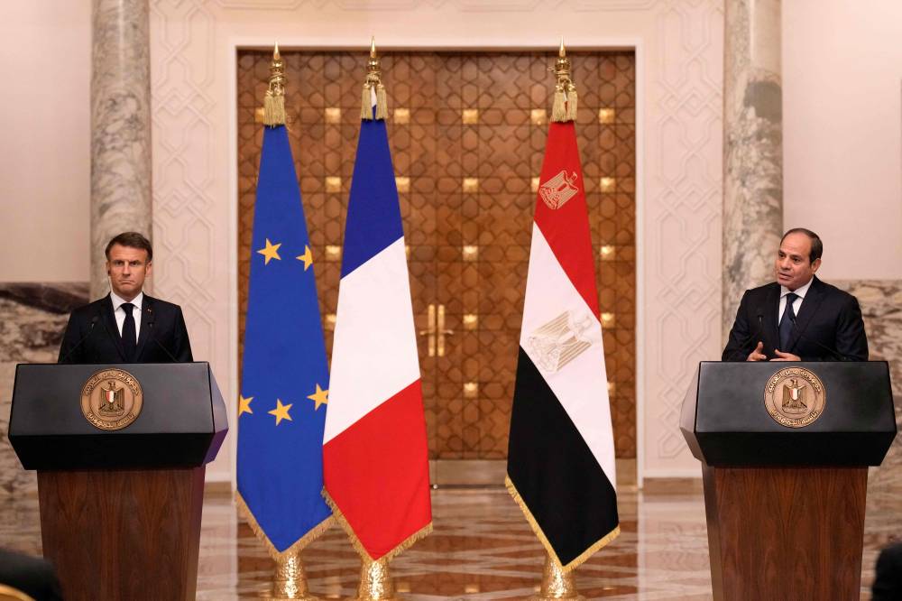 السيسي وملكرون خلال المؤتمر الصحفي في القاهرة (ا ف ب) 
