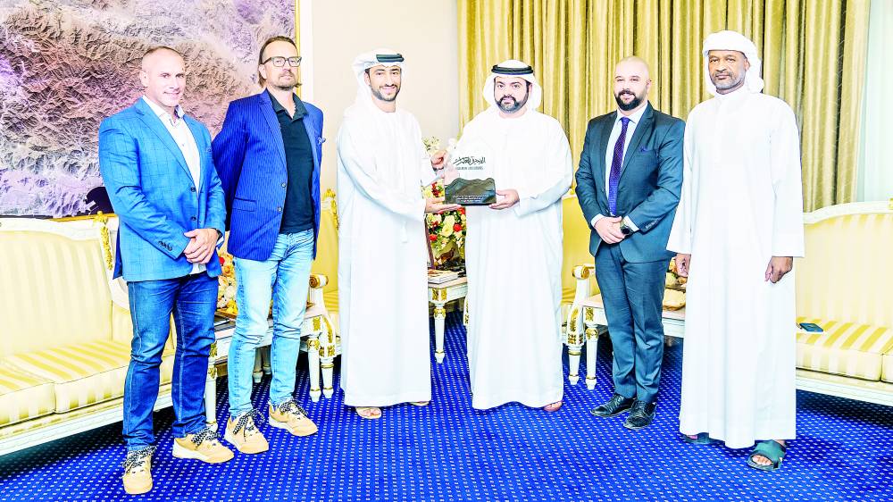  محمد بن حمد مع اللجنة المنظمة للسباق العالمي