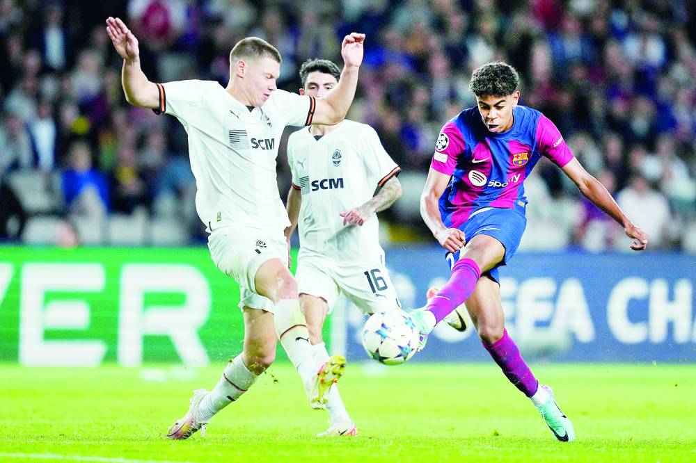 يامال يسدد خلال المباراة