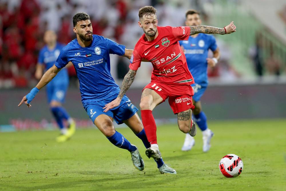 من لقاء الموسم الماضي بين شباب الأهلي والنصر 