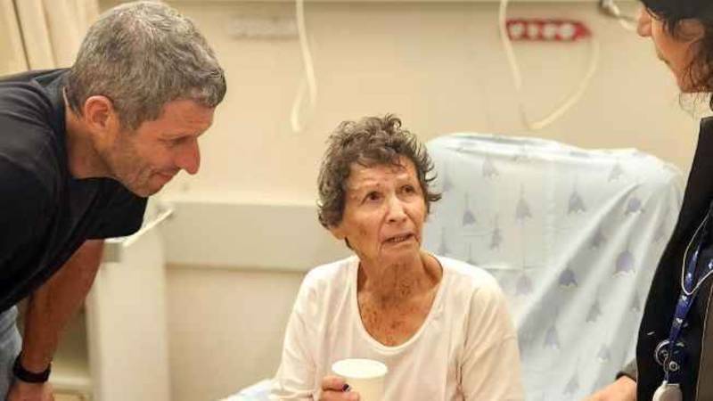 إحدى الرهائن المفرج عنها من قبل حماس (أرشيفية)