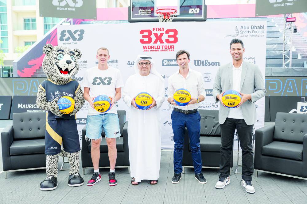 لقطة تذكارية عقب المؤتمر الصحفي