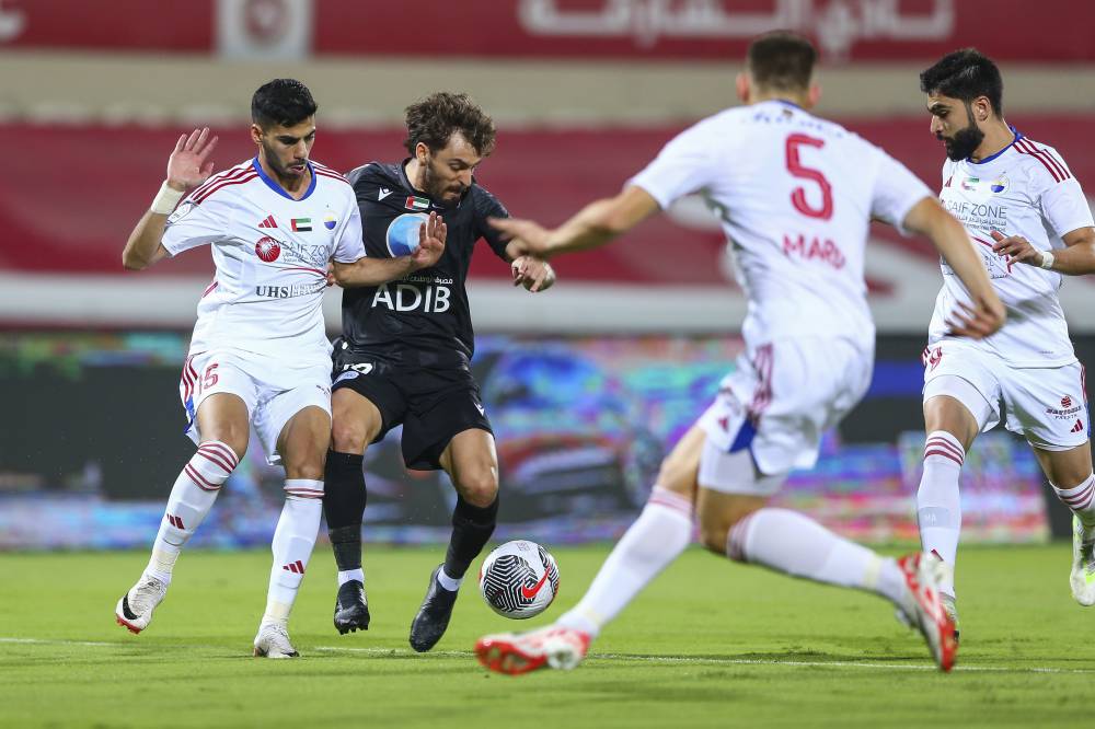 
الشارقة وبني ياس في الدوري - محمد شعلان