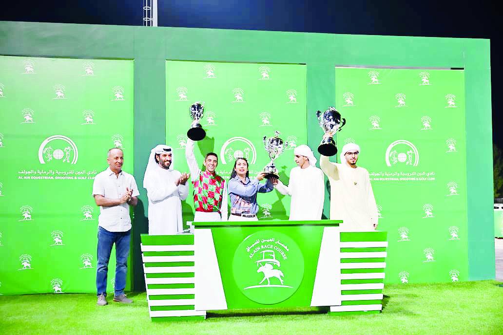 منصة التتويج بعد فوز «عياش»
