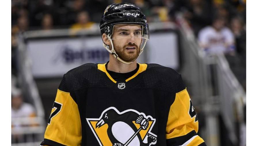 تحقيق بعد مصرع لاعب هوكي بزلاجة لاعب منافس