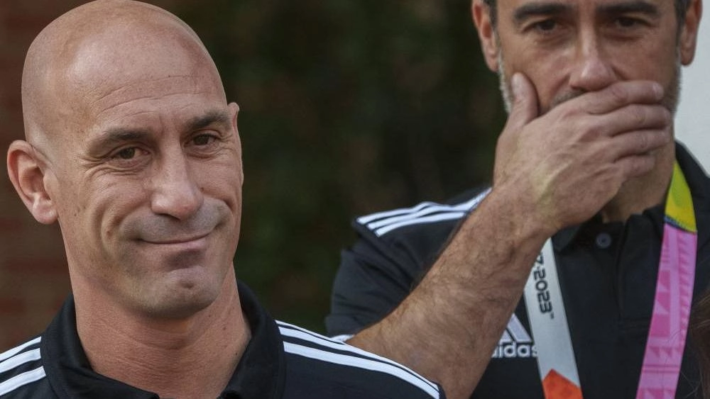 «فيفا» يعاقب رئيس الاتحاد الإسباني السابق روبياليس بالإيقاف 3 سنوات