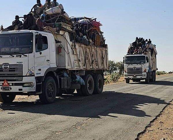 خلال عملية إجلاء مدنيين من نيالا بسبب المعارك 