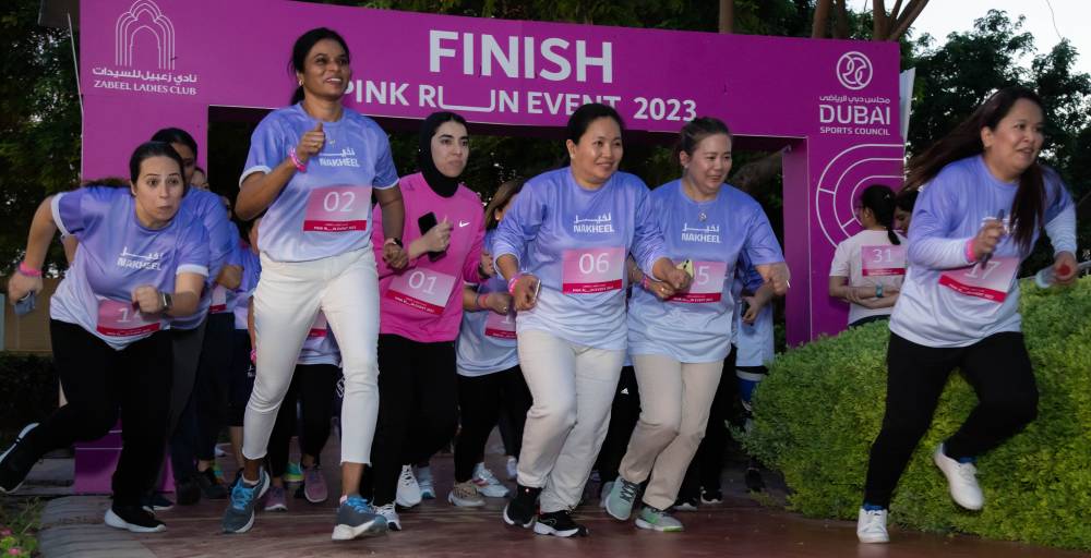 جانب من المشاركات في السباق