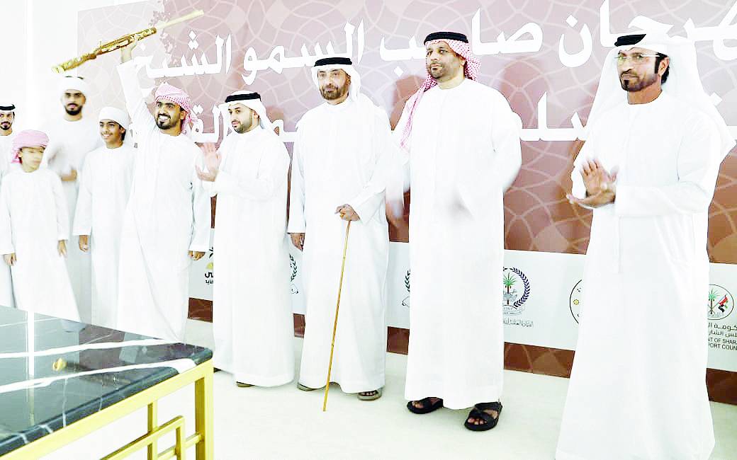 محمد بن حميد يتوج الفائز بالبندقية