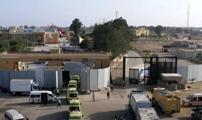 خروج أوائل الفلسطينيين الحاملين جنسيات مزدوجة من غزة إلى مصر