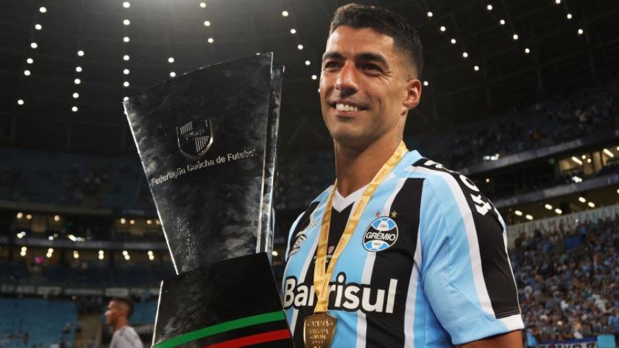 هل يلعب سواريز إلى جانب ميسي؟