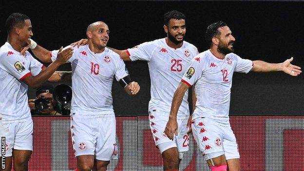 تأجيل محاكمة رئيس اتحاد الكرة التونسي في قضية توريد ملابس المنتخب