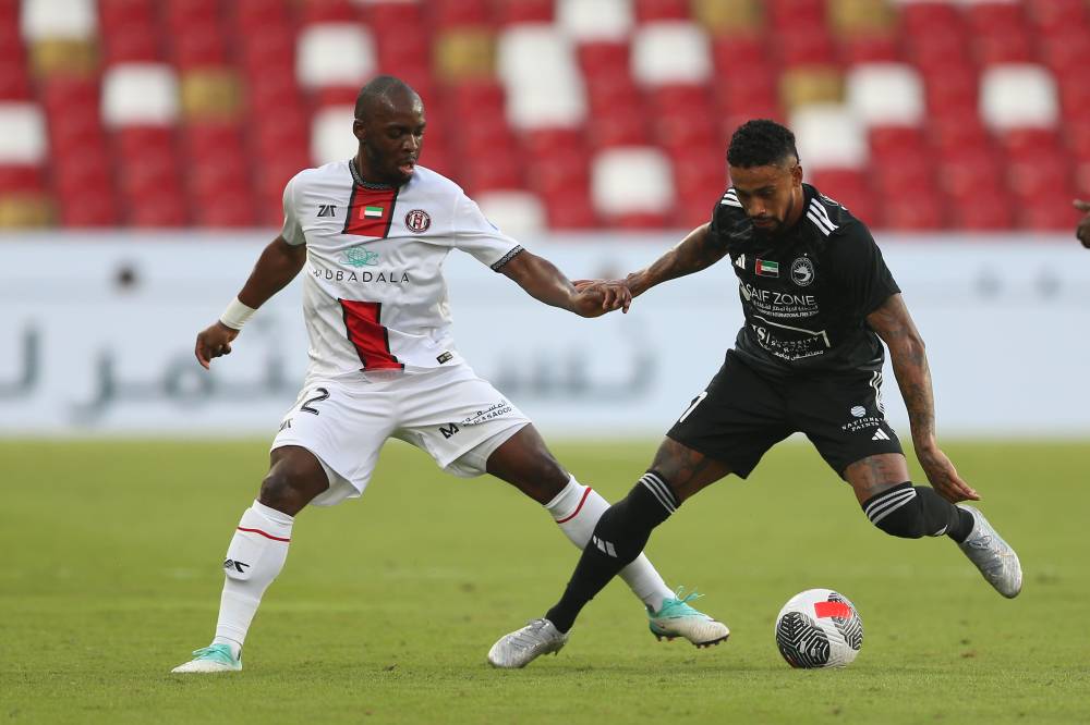   مباراة الجزيرة والشارقة في دوري ادنوك للمحترفين تصوير: محمد السماني