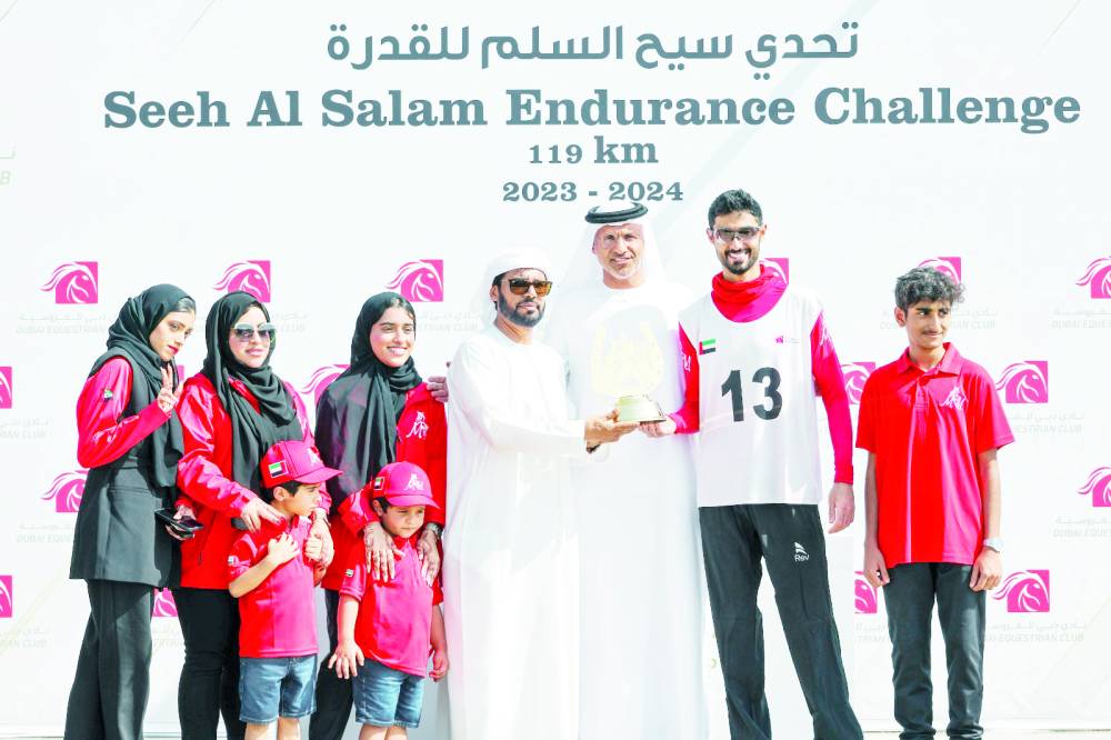 العظب يتوج منصور الفارسي