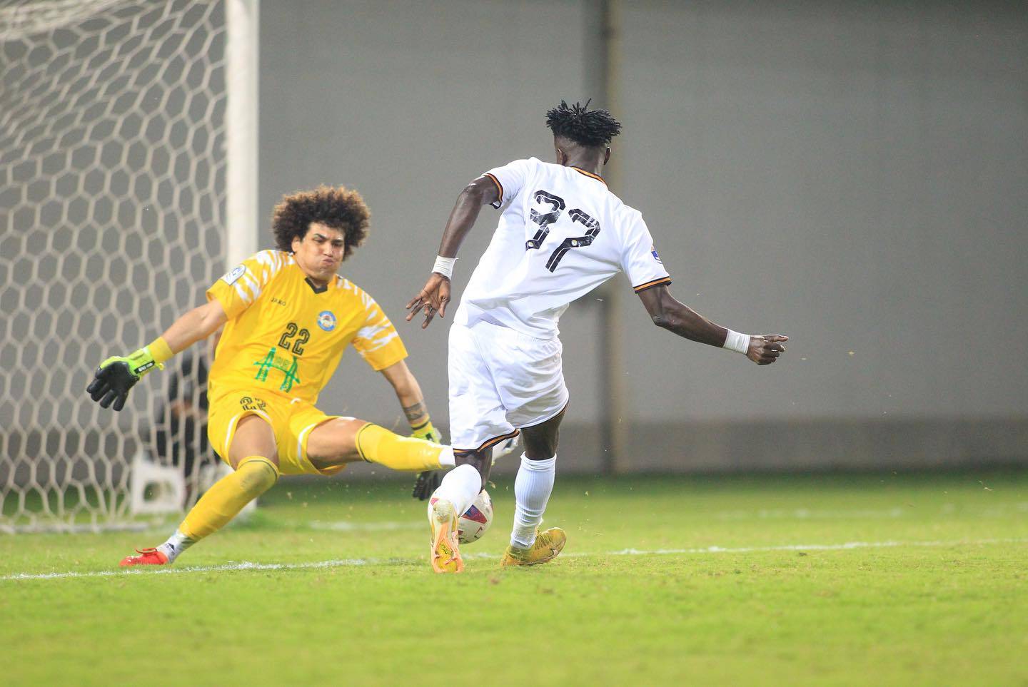 لحظة تسجيل الزوراء هدفه بمرمى القاسم