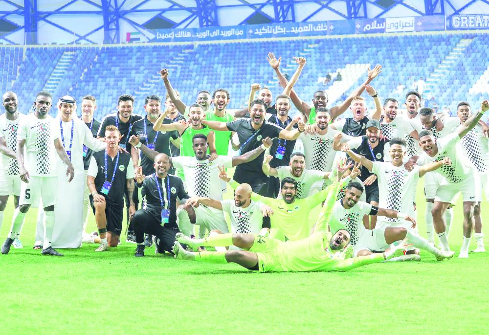 احتفالية لاعبي البطائح بعد الفوز على النصر