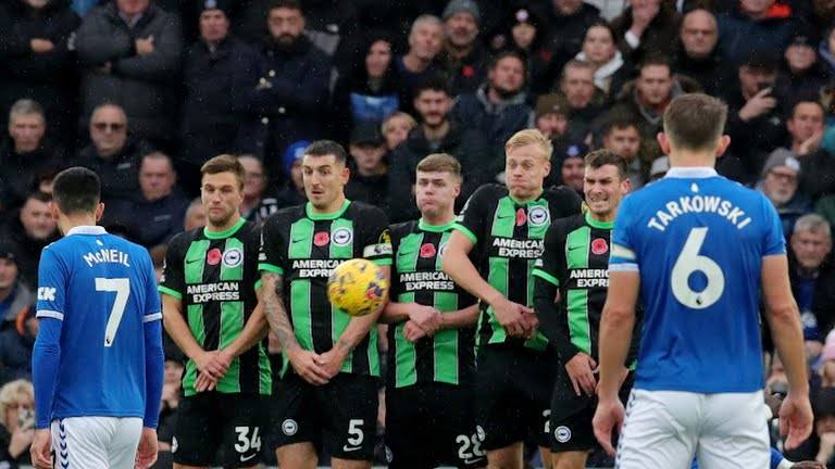  بهدف في مرماه.. أشلي يونج يهدي برايتون نقطة التعادل مع إيفرتون