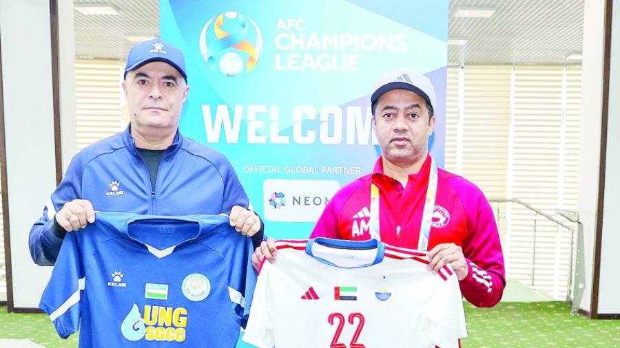 إداريا الشارقة وناساف يعرضان قميصي الفريقين