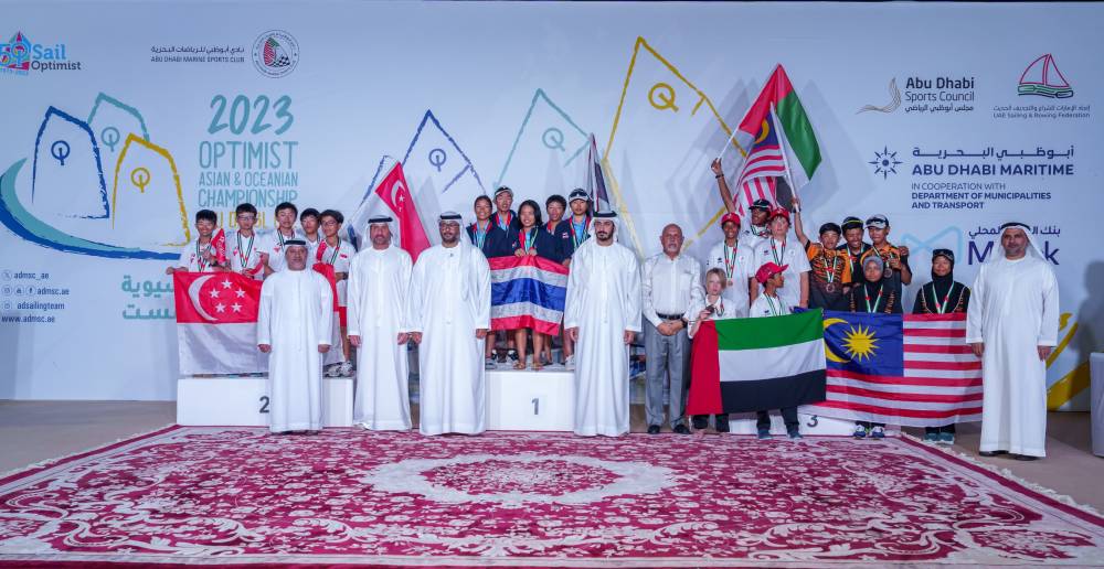 محمد بن سلطان وأحمد بن حمدان وسهيل بن بطي مع الفائزين