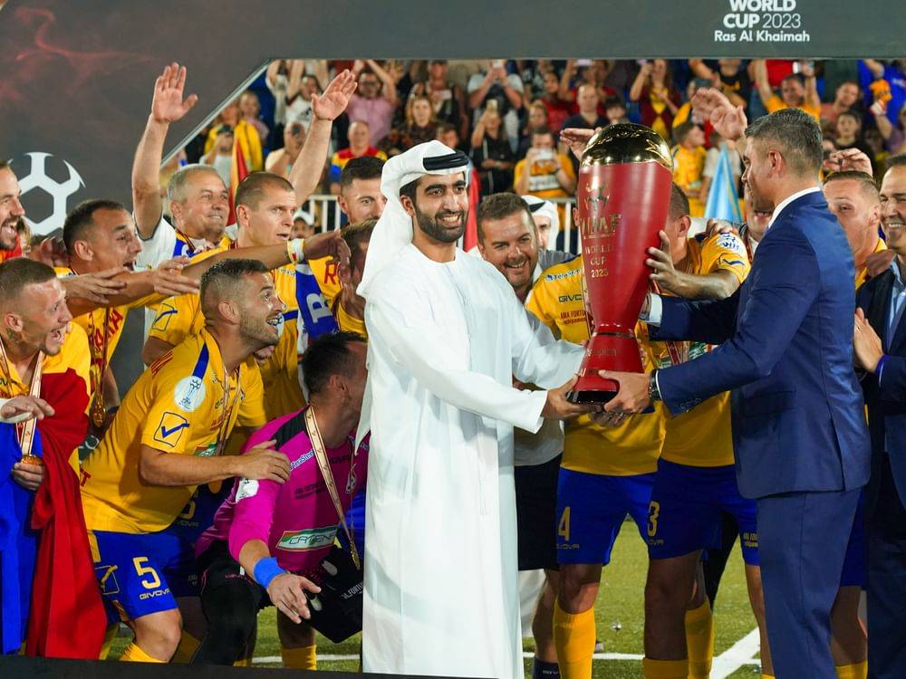 صقر بن سعود يتوج المنتخب البطل