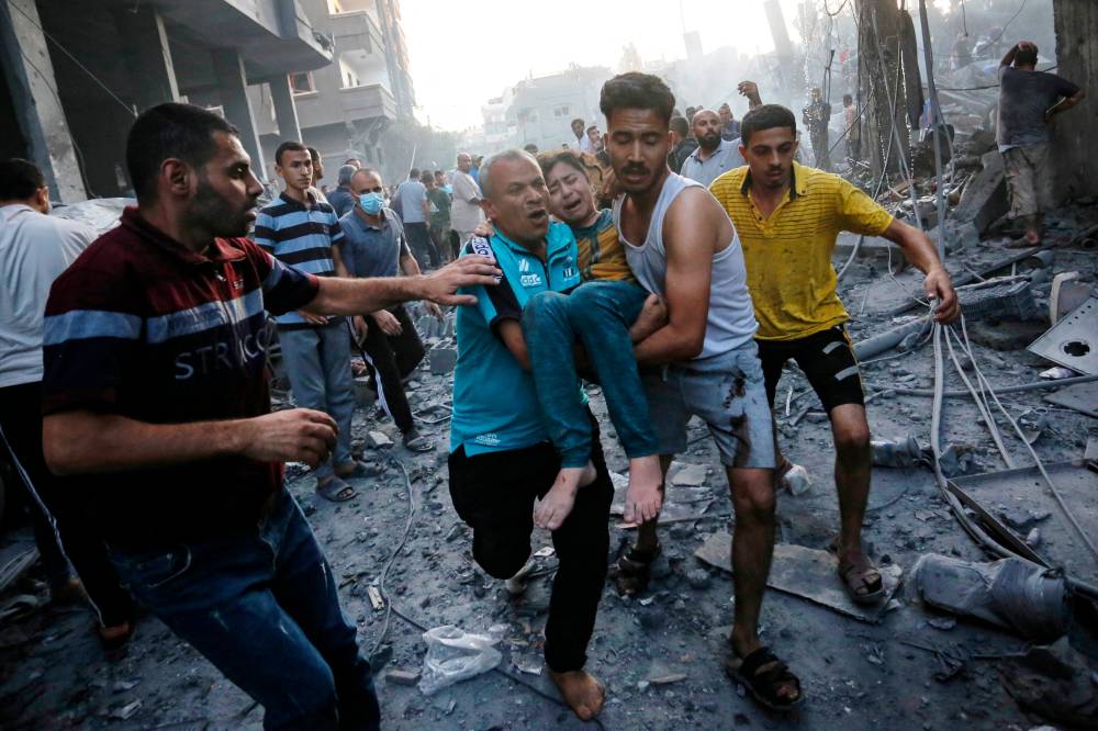 شهر من الحرب على غزة.. دمار هائل و10000 ضحية