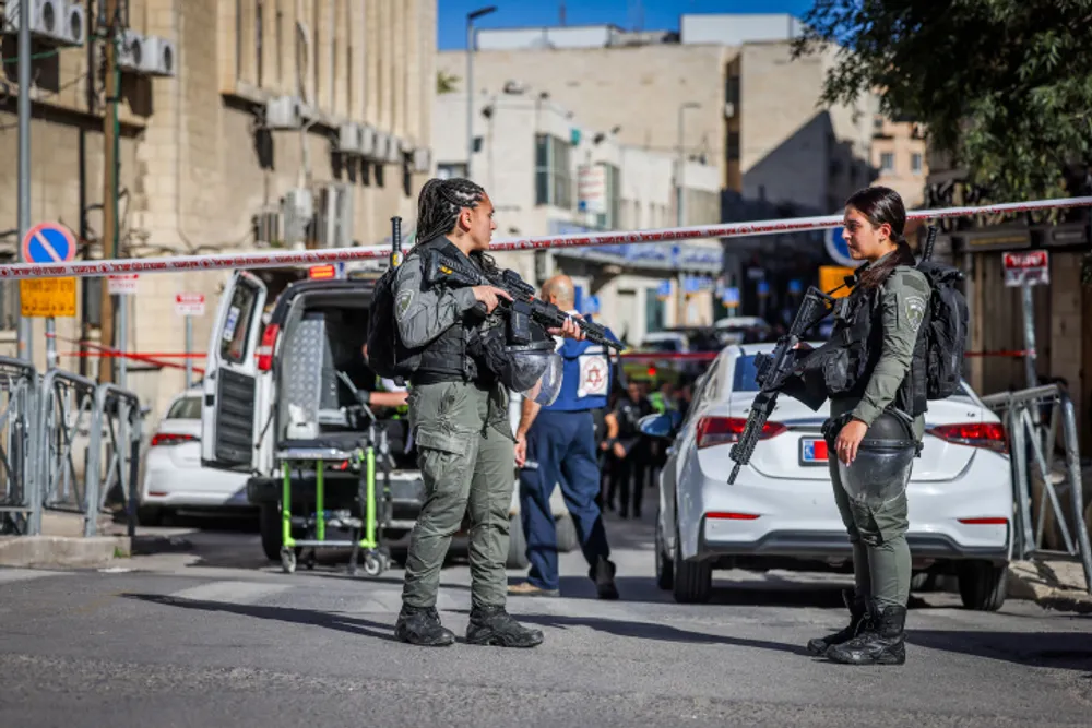 إصابة جندية إسرائيلية بجروح خطرة بعد عملية طعن في القدس ومقتل منفذ الهجوم