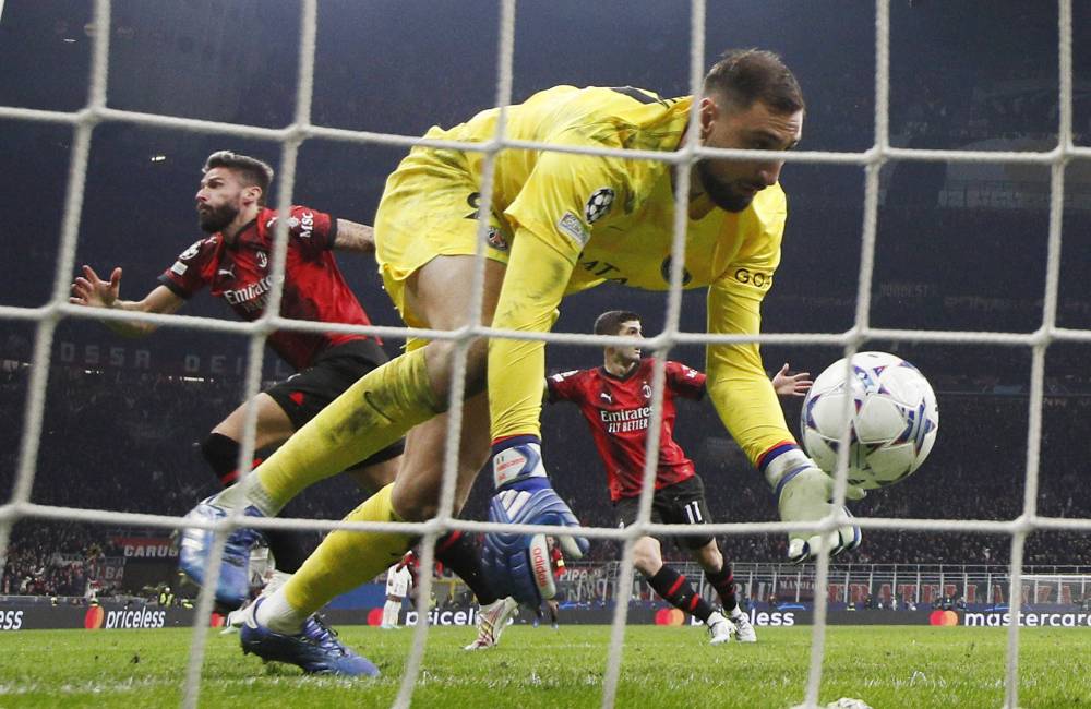 جيرو يحتفل بهدف الفوز