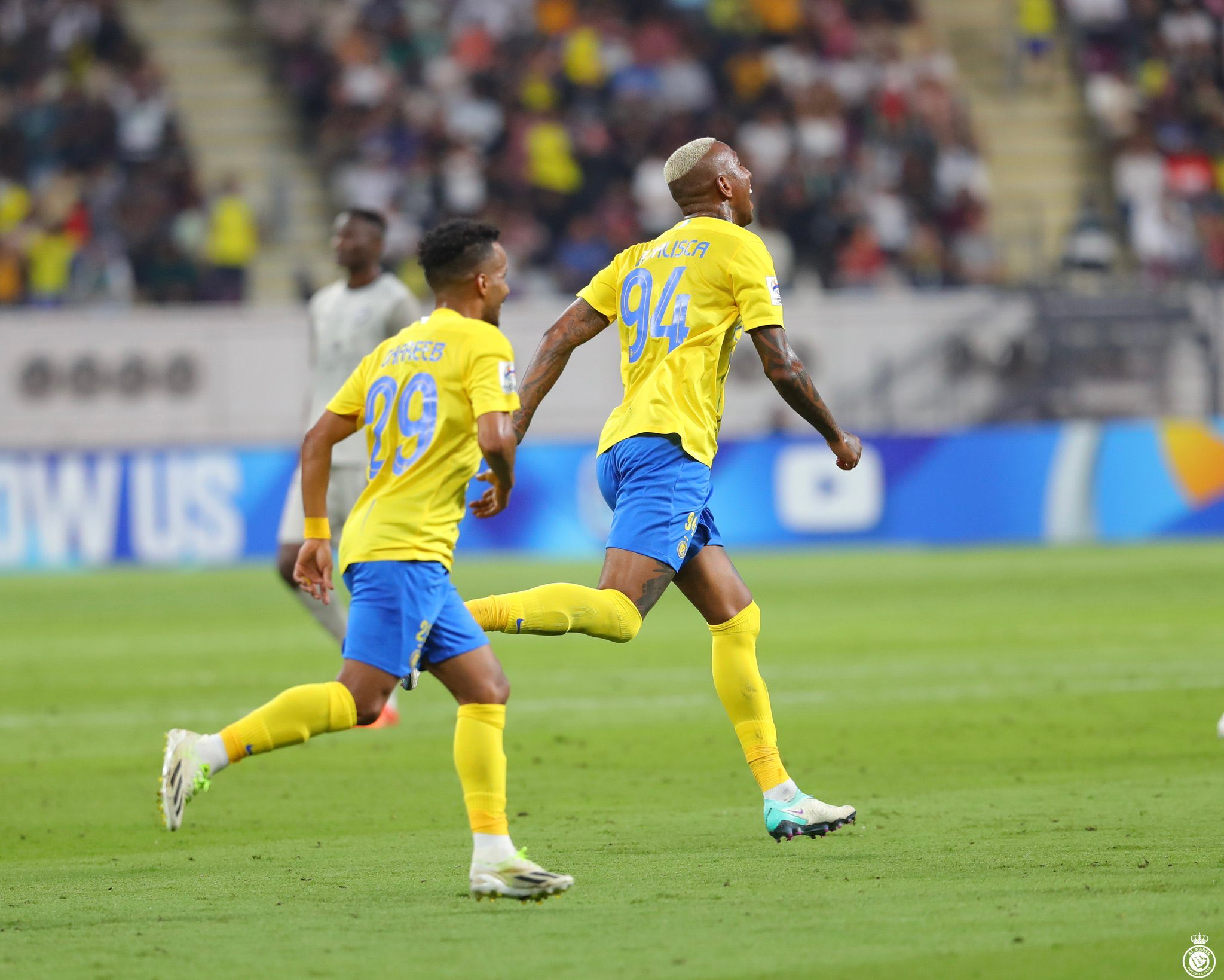 تاليسكا يقود النصر لهزيمة الدحيل