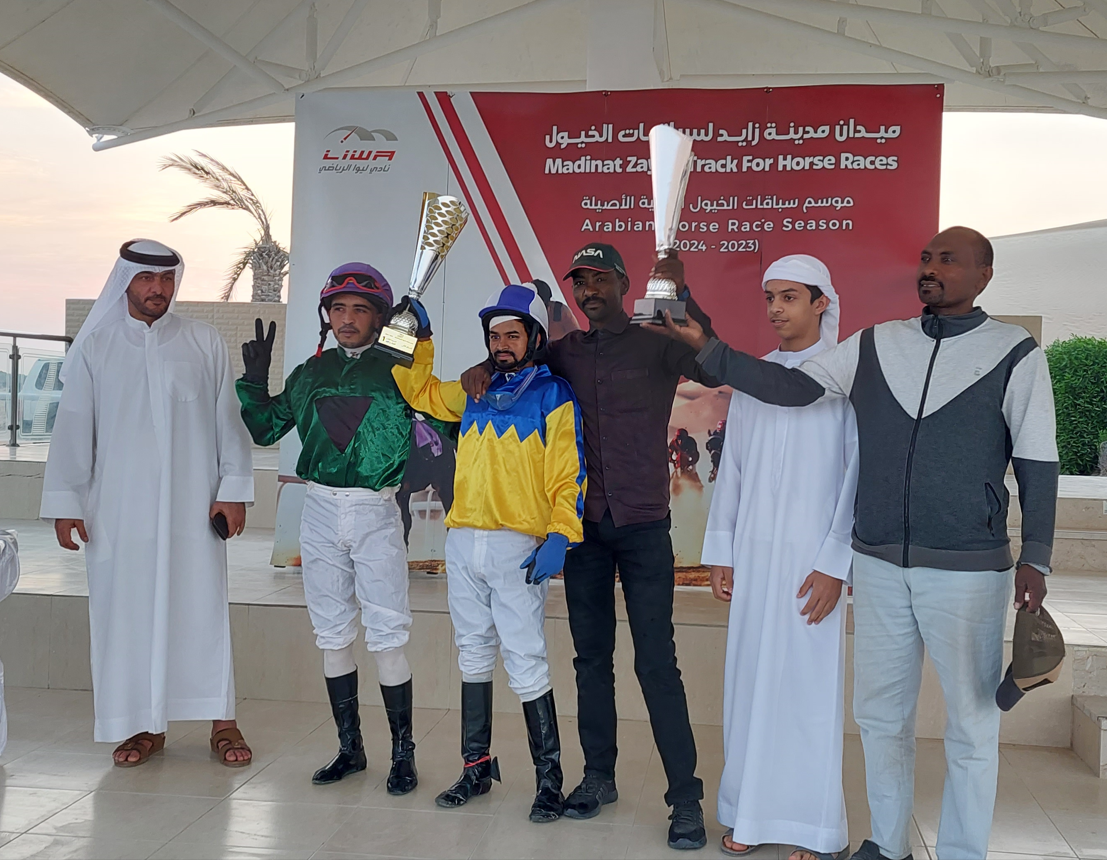 سلطان المزروعي مع الفائزين