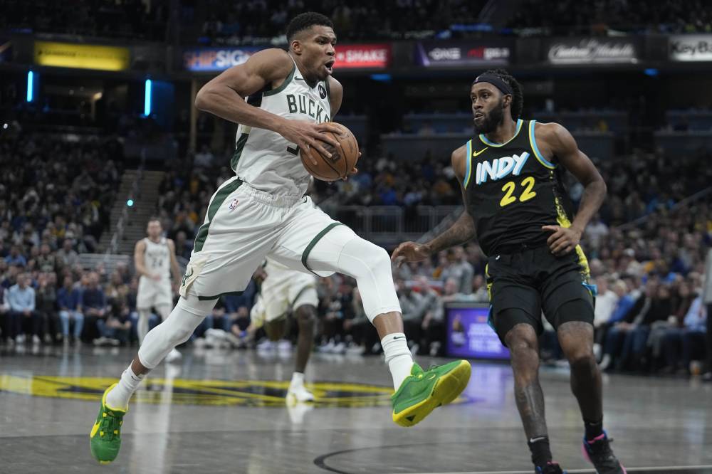 أنتيتوكونمبو يسجل 54 نقطة وفريقه يخسر في «NBA»