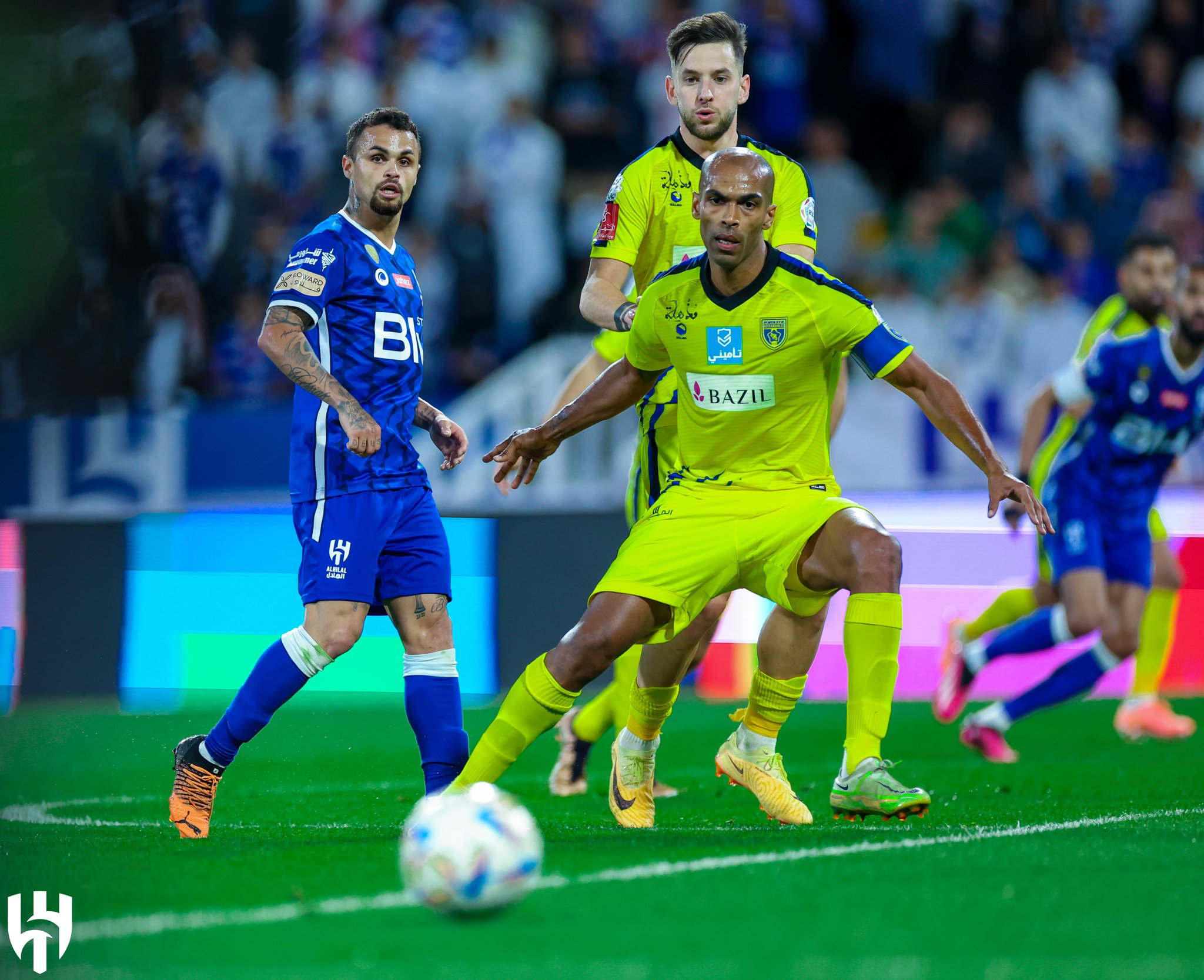 الهلال يستضيف التعاون لتعزيز صدارته للدوري السعودي