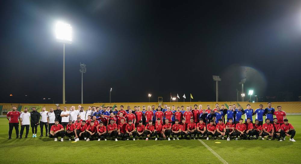 المنتخبان الأول والشباب في صورة تذكارية