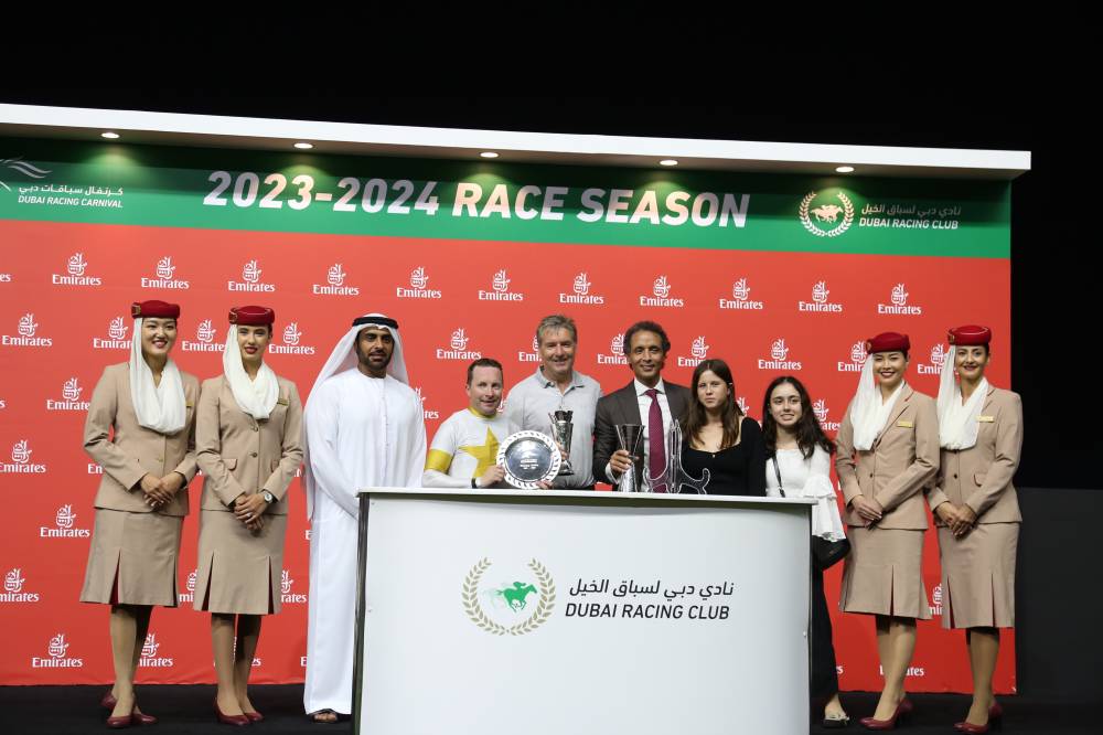 خلال تتويج الأبطال بعد فوز الجواد «ويسترن سيمفوني» (تصوير: جون)