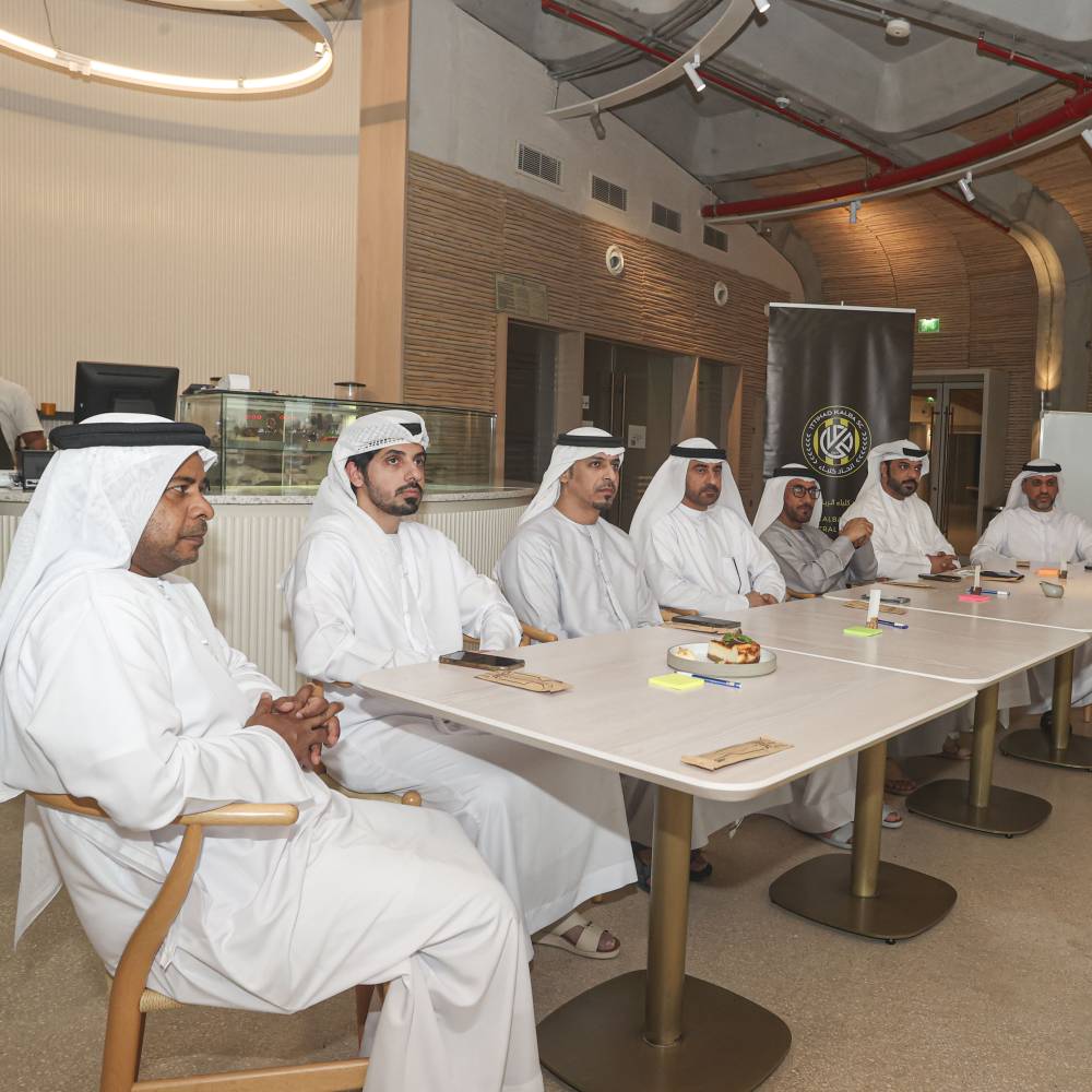 جانب من جلسة العصف الذهني