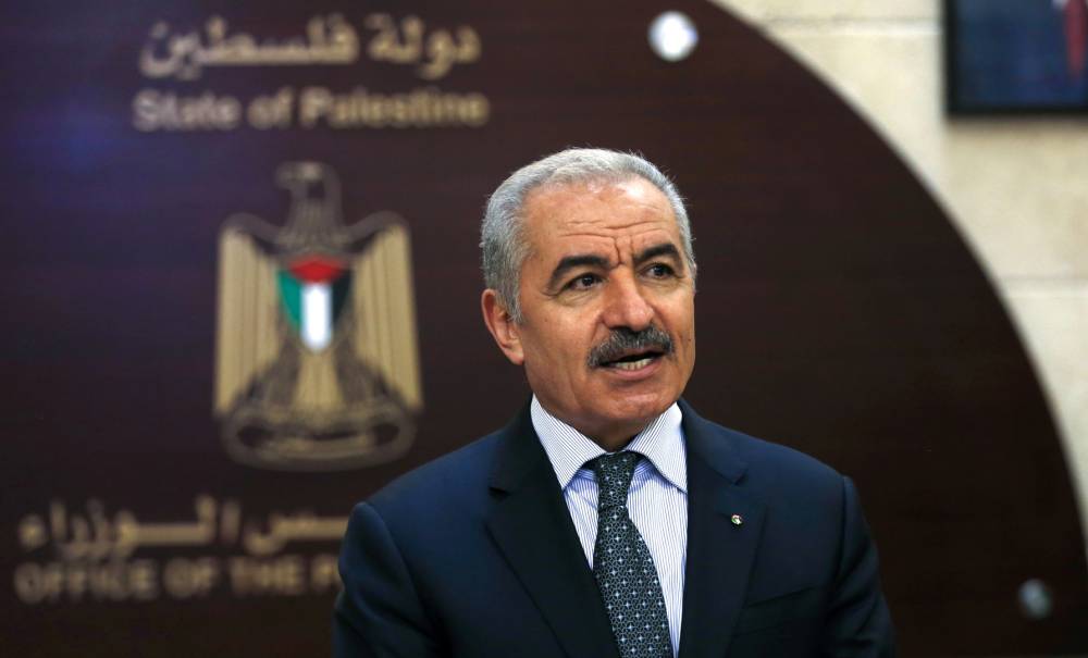 رئيس الوزراء الفلسطيني يطالب بإنزال المساعدات بالمظلات إلى غزة
